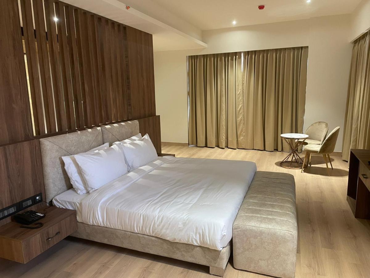 Dayal Gateway Hotel Lucknow Ngoại thất bức ảnh