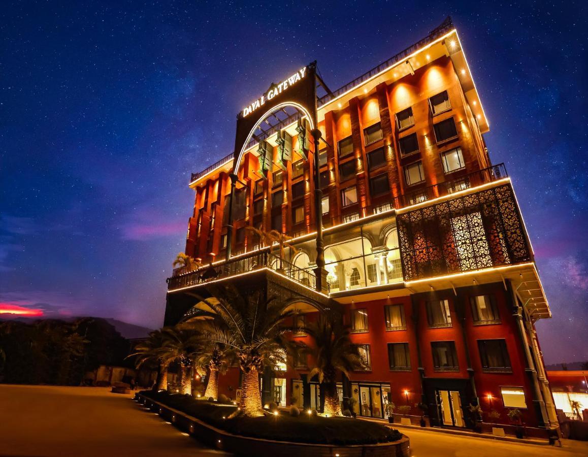 Dayal Gateway Hotel Lucknow Ngoại thất bức ảnh