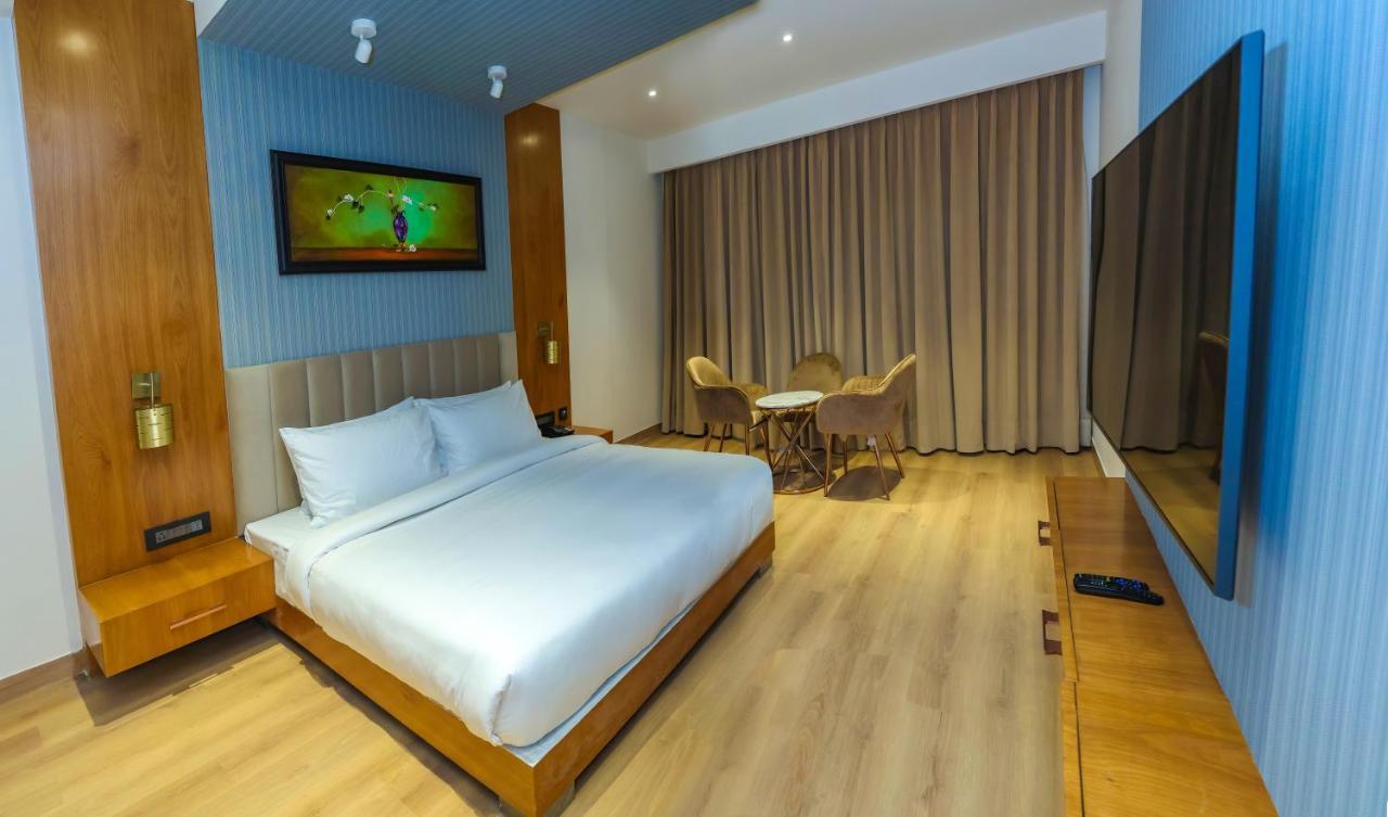 Dayal Gateway Hotel Lucknow Ngoại thất bức ảnh