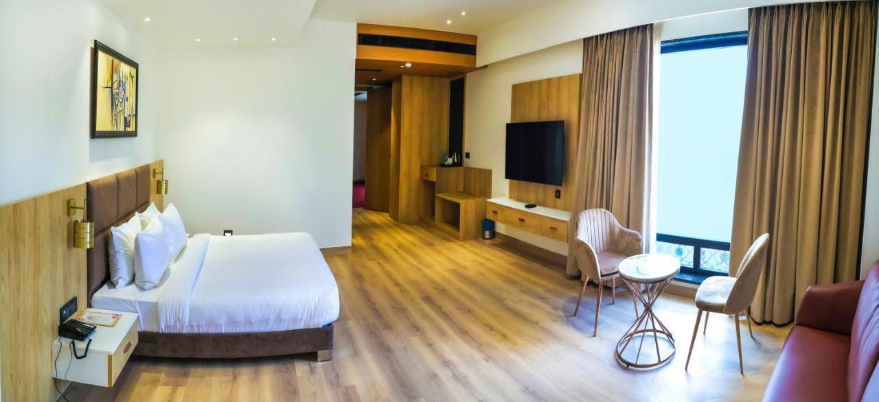 Dayal Gateway Hotel Lucknow Ngoại thất bức ảnh