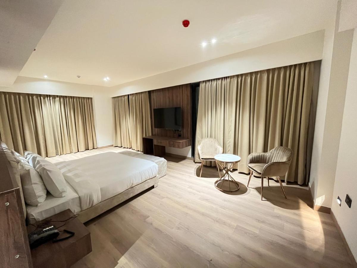 Dayal Gateway Hotel Lucknow Ngoại thất bức ảnh