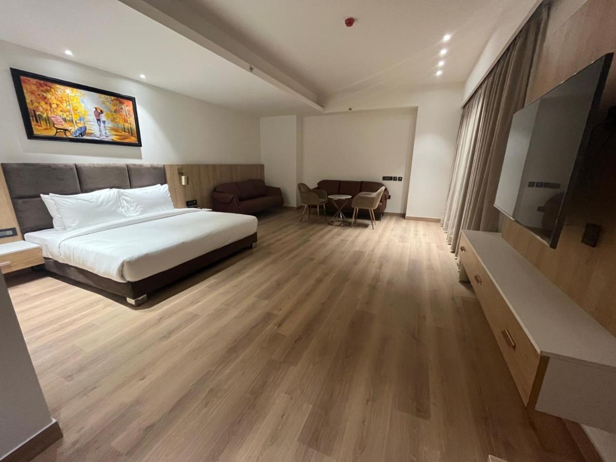 Dayal Gateway Hotel Lucknow Ngoại thất bức ảnh