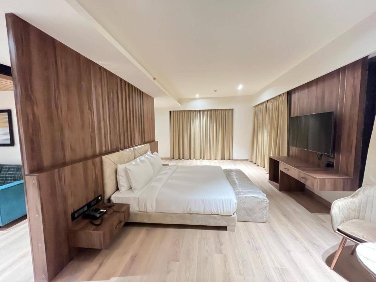 Dayal Gateway Hotel Lucknow Ngoại thất bức ảnh